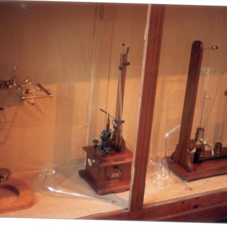 Posicionamento das peças do museu, seus equipamentos científicos, mobiliários da 2ª sala.